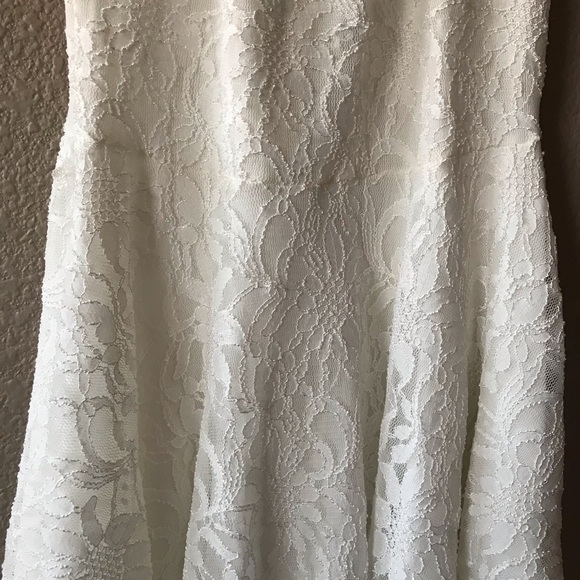While lace dress - Picture 2 of 7